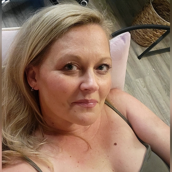 Meet your Posher, Rachel - Picture 3 of 3